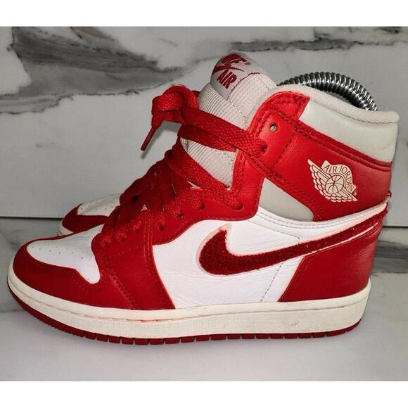 Nike Air Jordan 1 Retro High OG Newstalgia Varsity Red Womens 5 - Picture 1 of 9